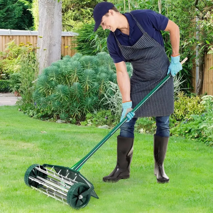Rolling lawn aerator with fender, 18-inch