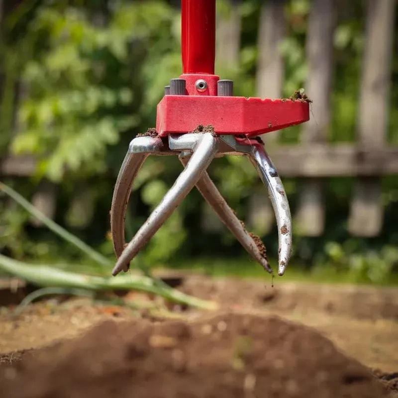 Claw cultivator with long handle