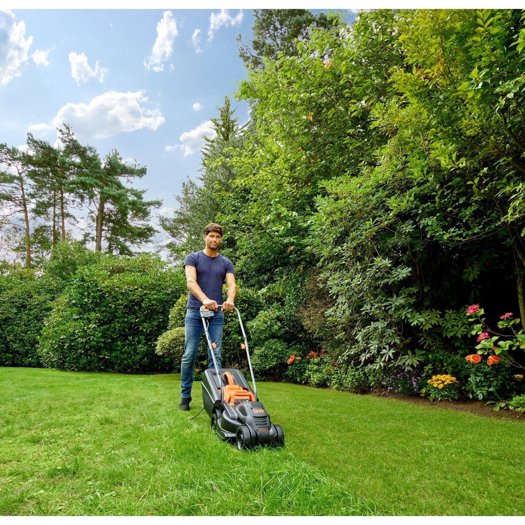 Black+Decker BEMW351-GB Rotary Mower, 1000W, 32cm