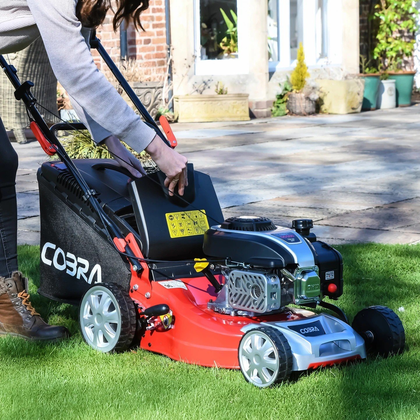 Cobra M40SPCVX Self-Propelled Petrol Lawnmower 41cm 131cc