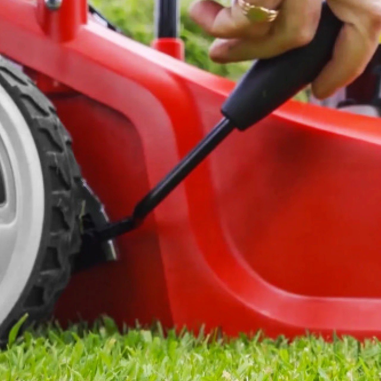 Cobra M41C Petrol Lawn Mower with 41cm Cutting Width