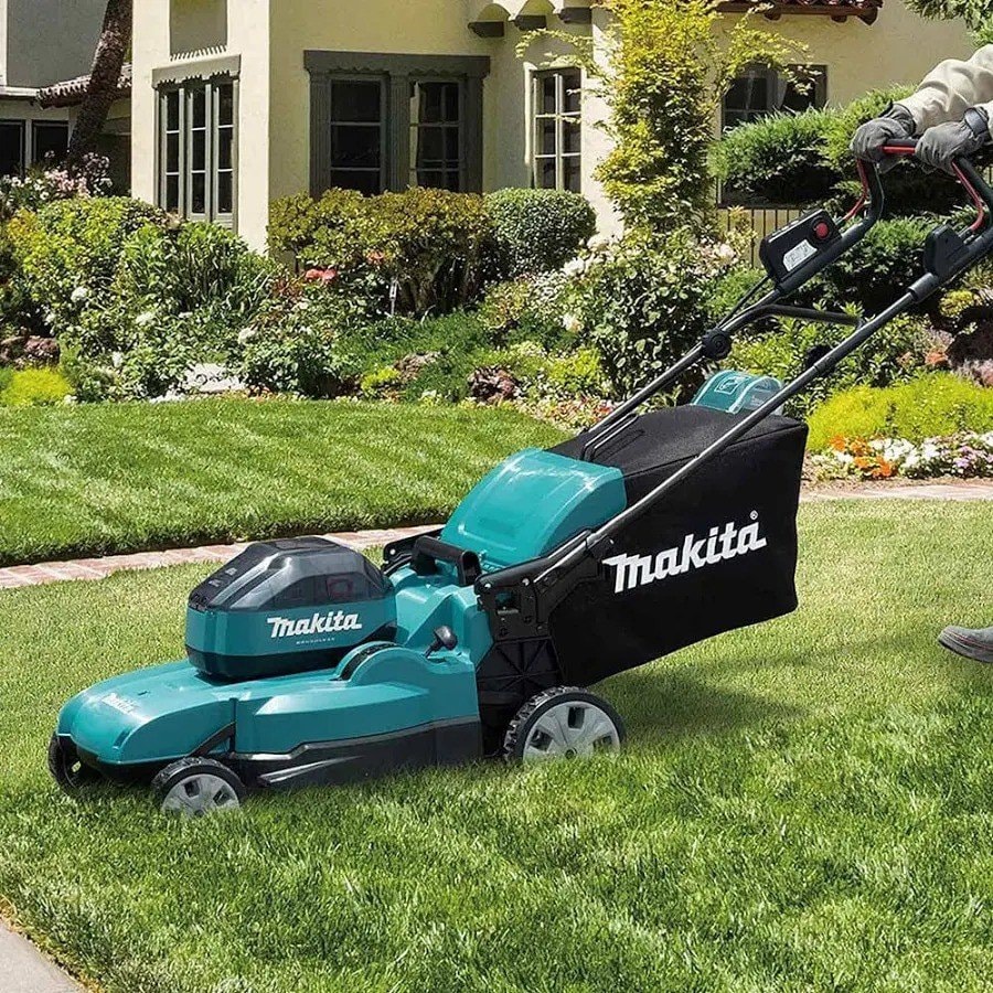 Makita LM002JM101 64Vmax Brushless Lawn Mower 534mm