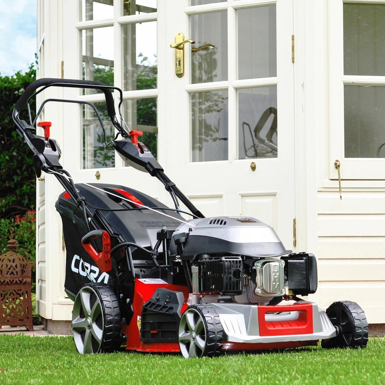 Cobra MX484SPCE Self-Propelled Petrol Lawnmower 48cm Electric Start