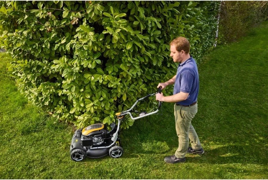 Stiga Multiclip 950 VE Petrol Lawn Mower, 48 cm, Electric Start