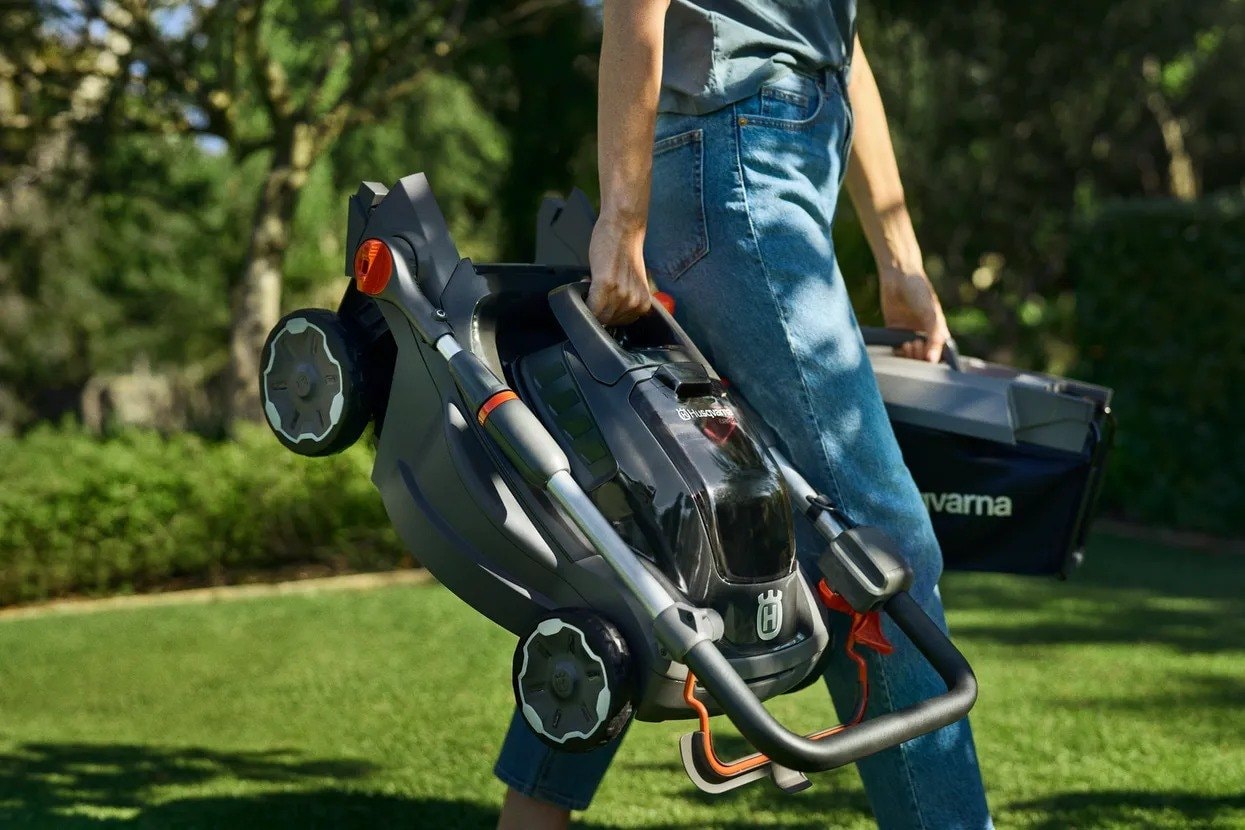 Husqvarna Aspire LC34-P4A Cordless Lawn Mower 34cm 18V