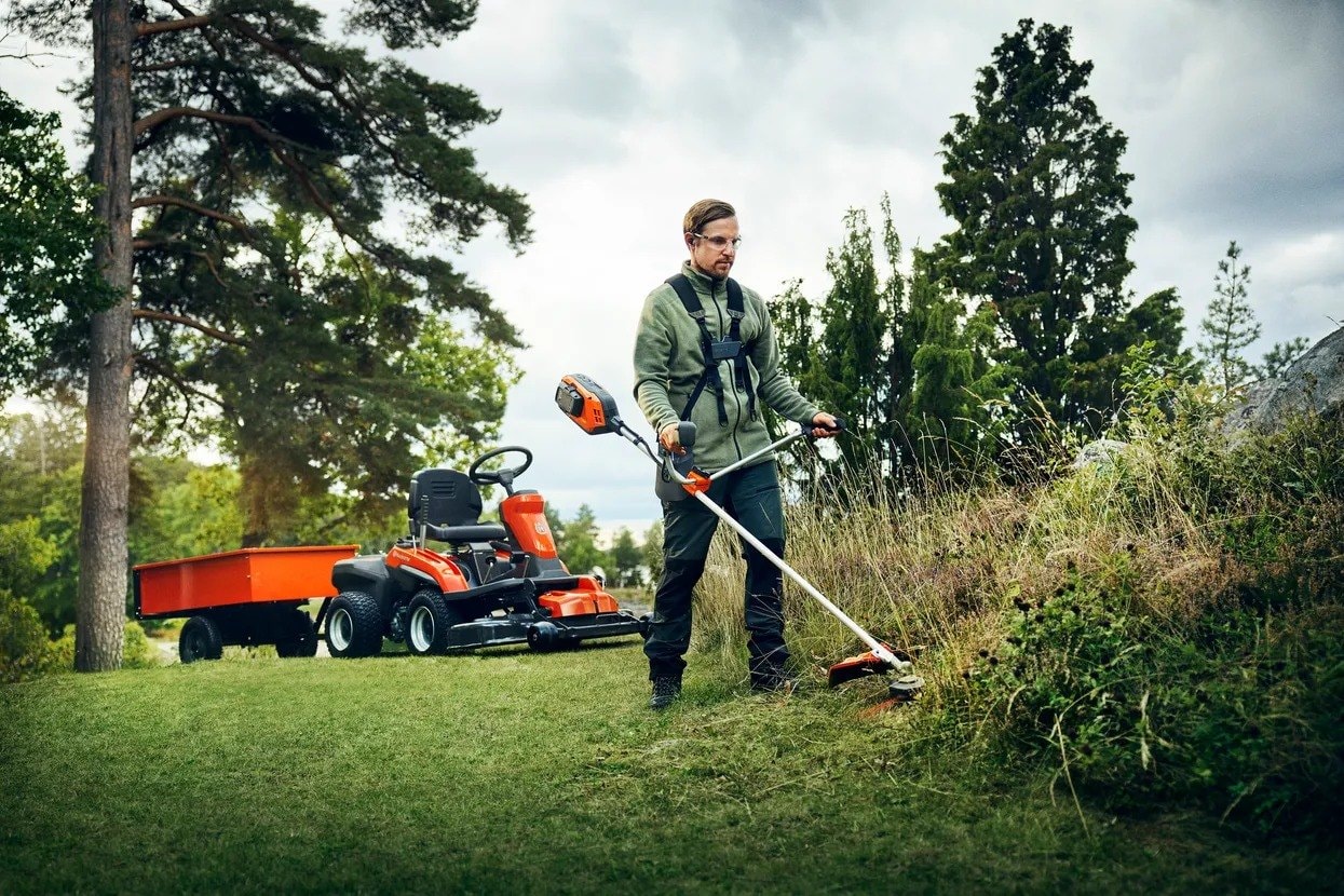 Husqvarna R 200iX Battery Ride-On Mower (38.5 Ah)