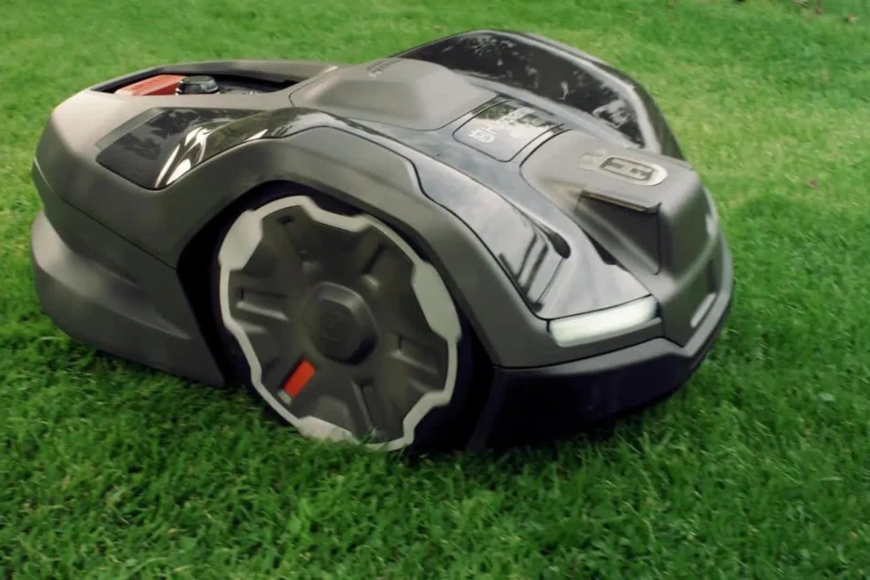 Husqvarna Automower 410XE NERA Robot Mower 1000m² 22 cm