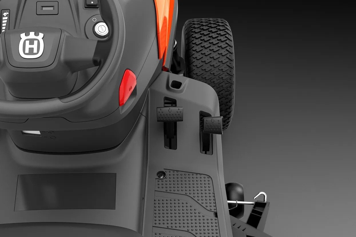 Husqvarna TS 215T Petrol Ride-On Garden Tractor 95 cm