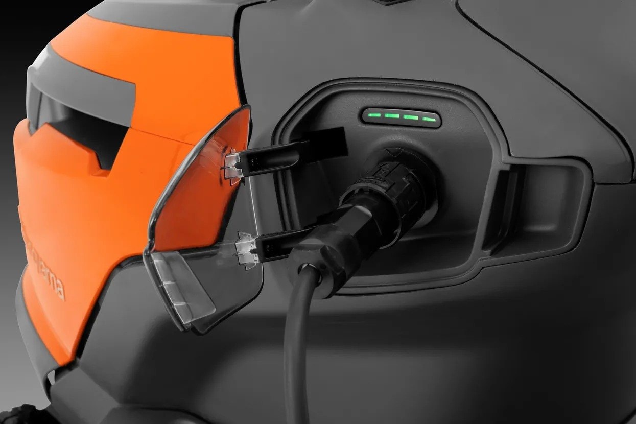 Husqvarna TS 100i Electric Ride-On Garden Tractor with 95 cm Cutting Width