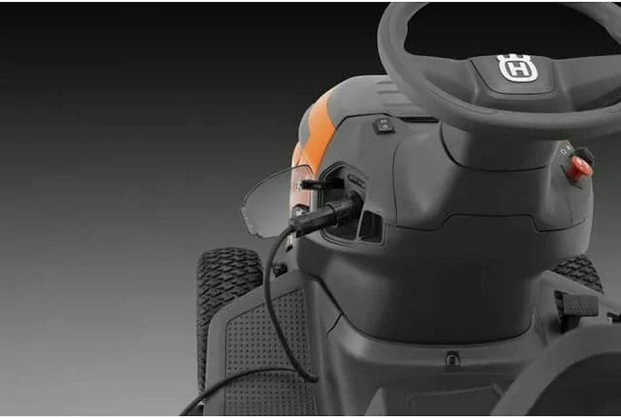 Husqvarna TS 100i Electric Ride-On Garden Tractor with 95 cm Cutting Width