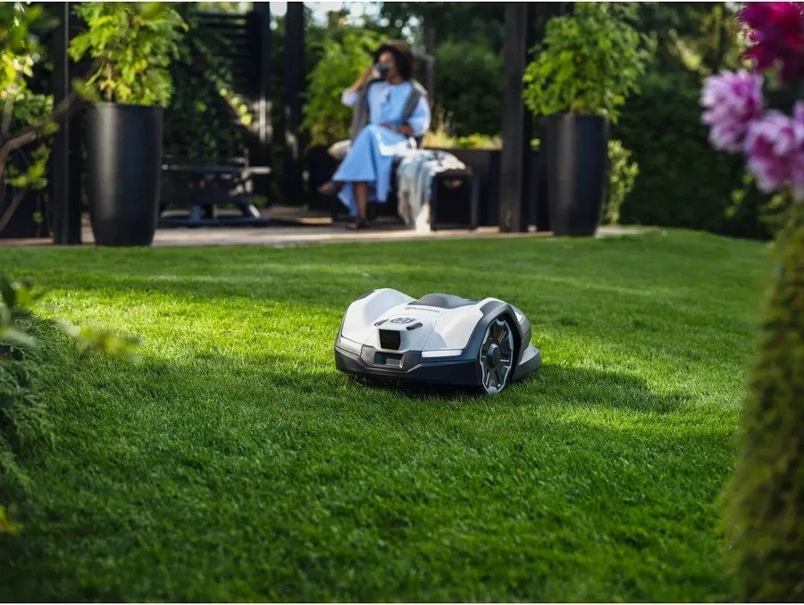 Husqvarna Automower 405VE NERA Robot Mower 900 m²