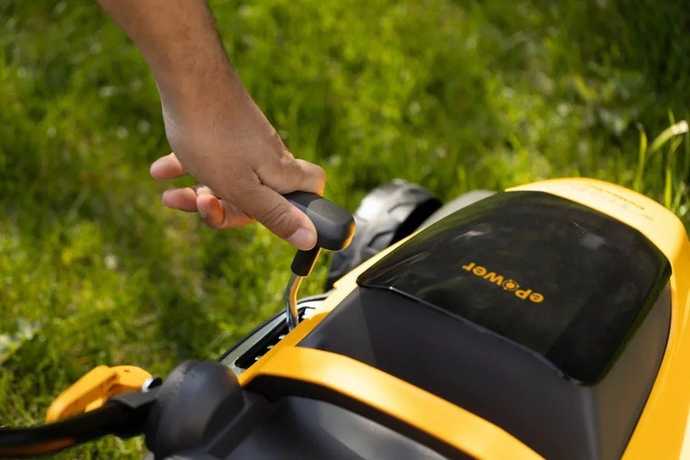 Stiga Collector 136e Kit Cordless Lawnmower 34cm 20V