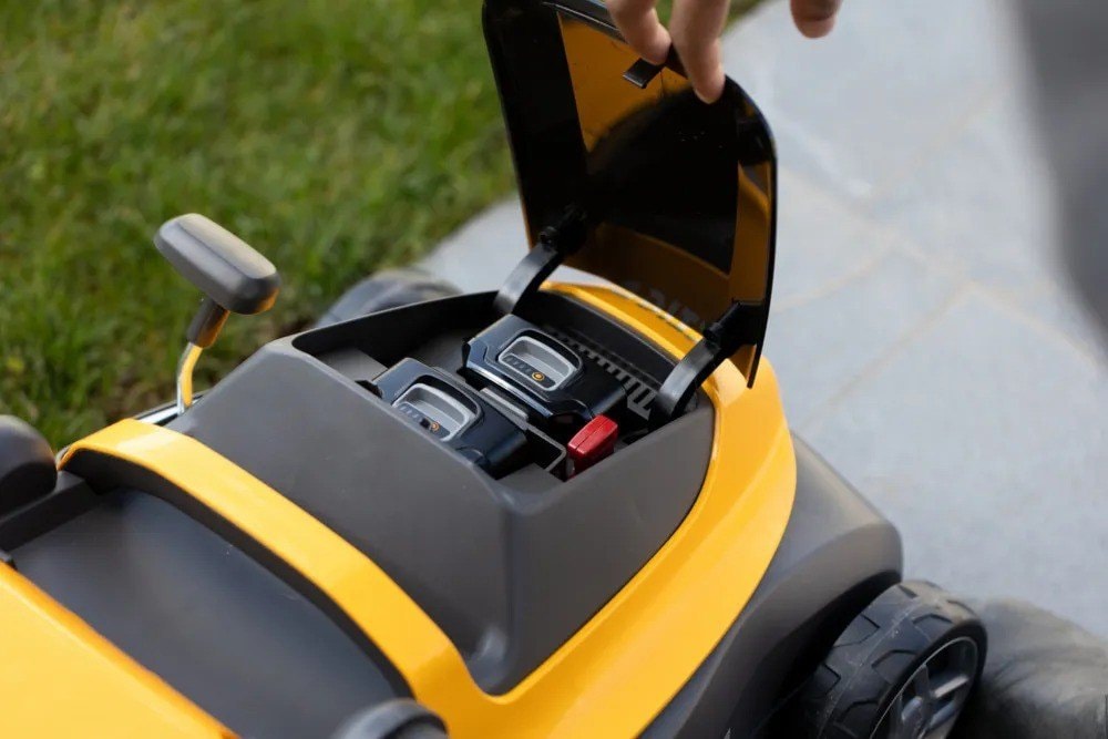 Stiga Collector 136e Kit Cordless Lawnmower 34cm 20V