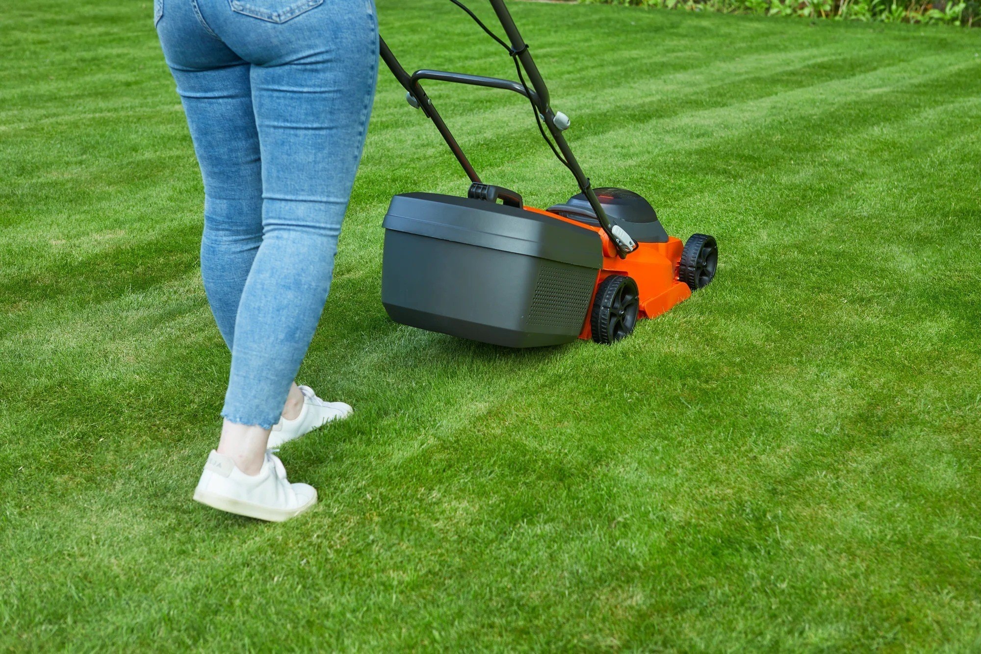 Flymo EasiStore 340R Li Cordless Lawnmower 34cm