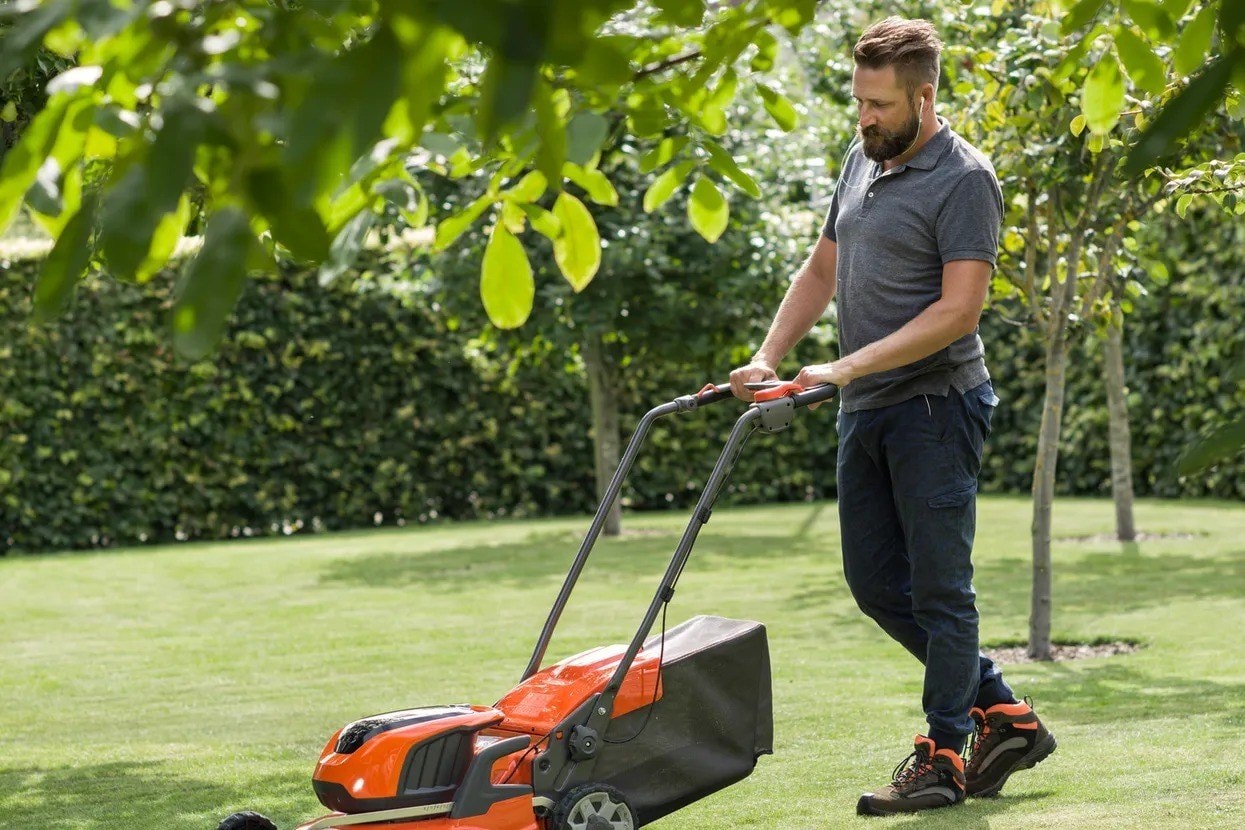 Husqvarna LC 142iS Lawn Mower, 42 cm Cutting Width, 36V