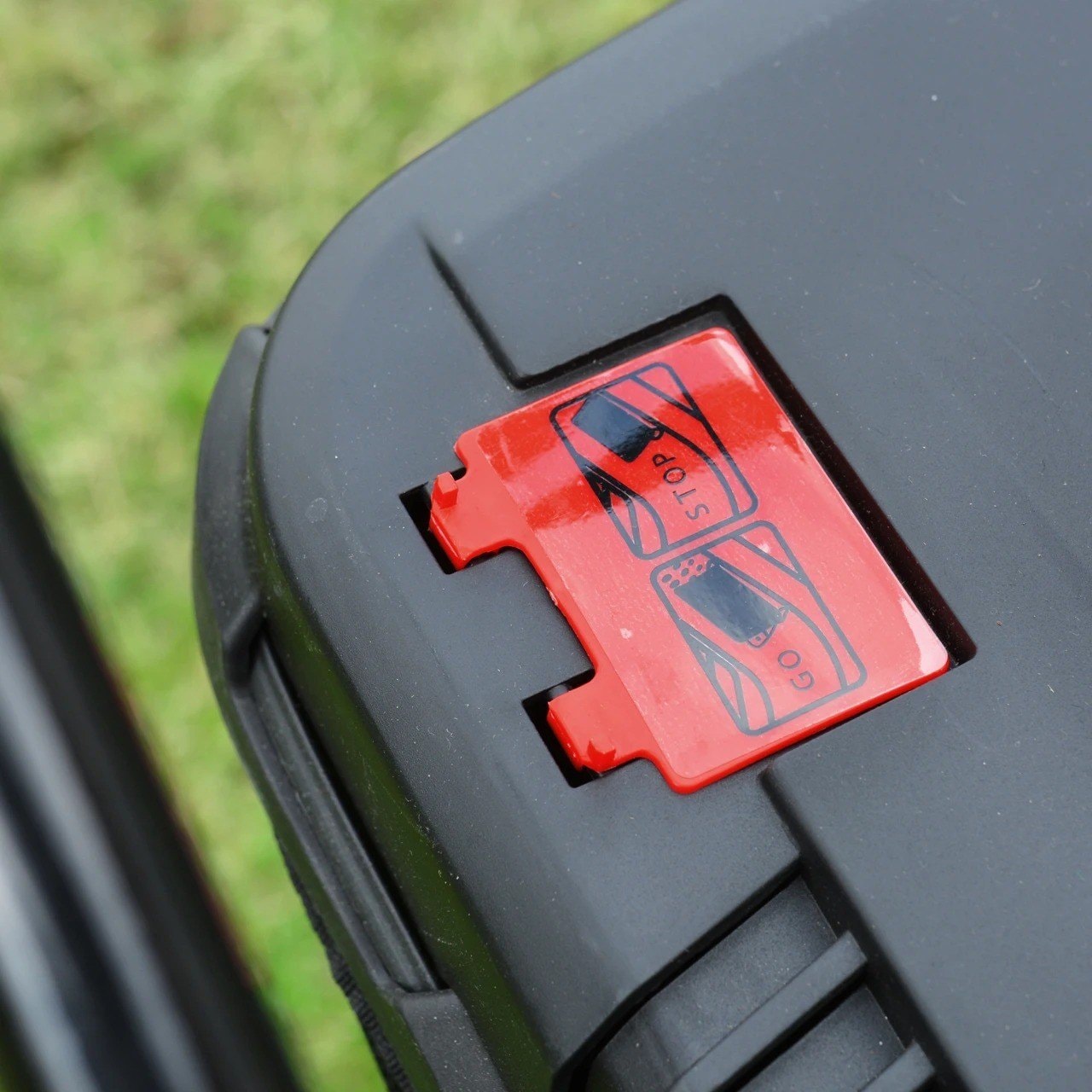Cobra RM46SPCE Petrol Rear Roller Lawnmower 46cm