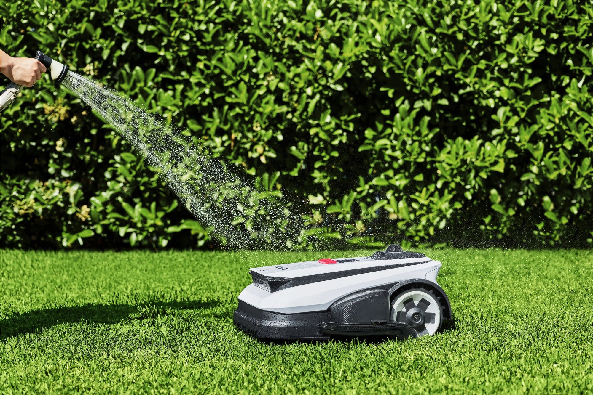 Ecovacs GOAT A2000 LiDAR PRO Robot Mower 32V 33cm Cutting Width