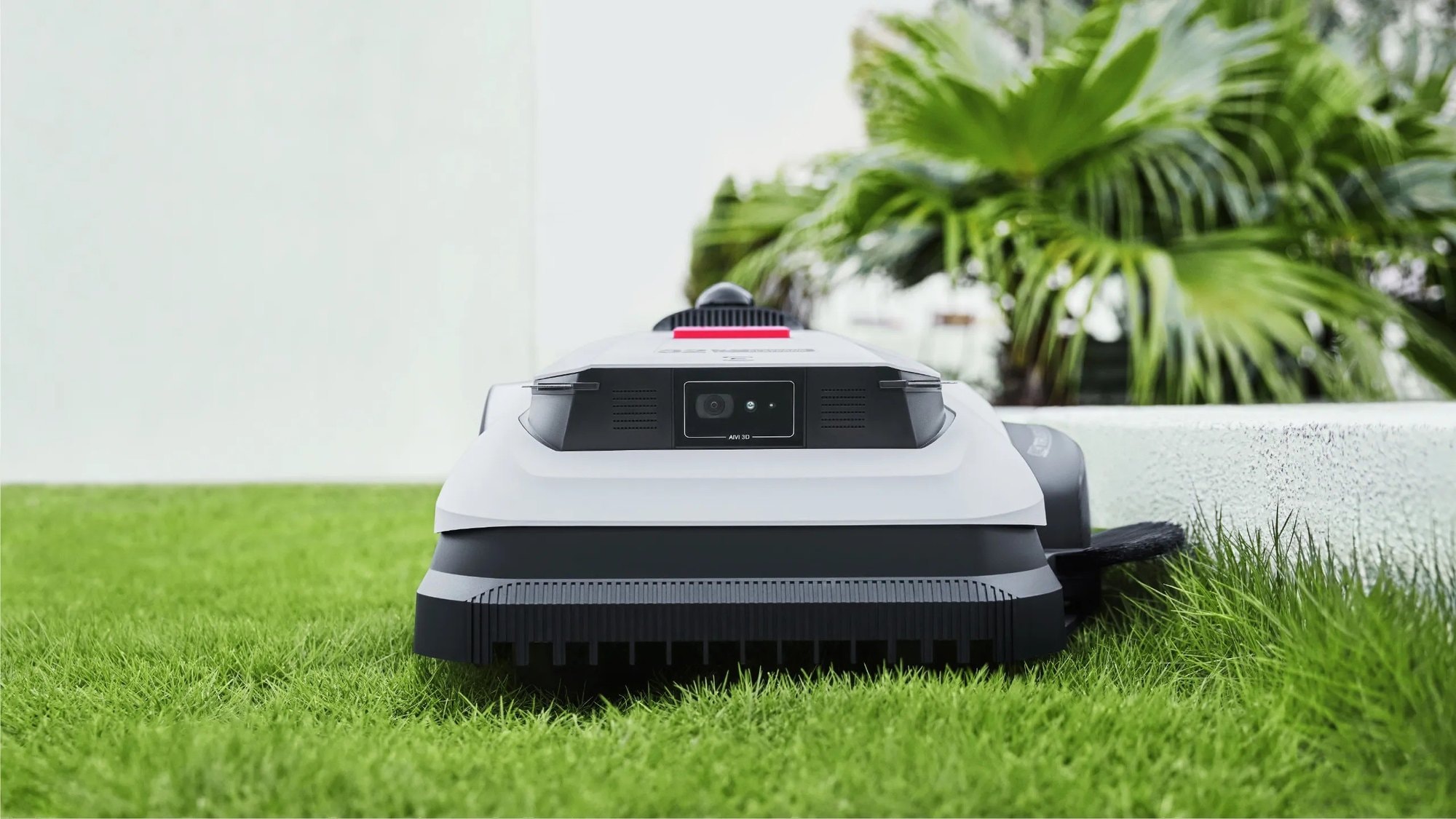 Ecovacs GOAT A2000 LiDAR PRO Robot Mower 32V 33cm Cutting Width