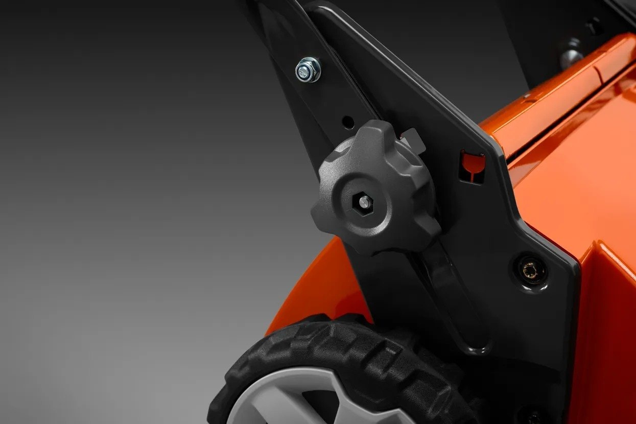 Husqvarna LC347V Petrol Lawnmower with 47cm Cutting Width