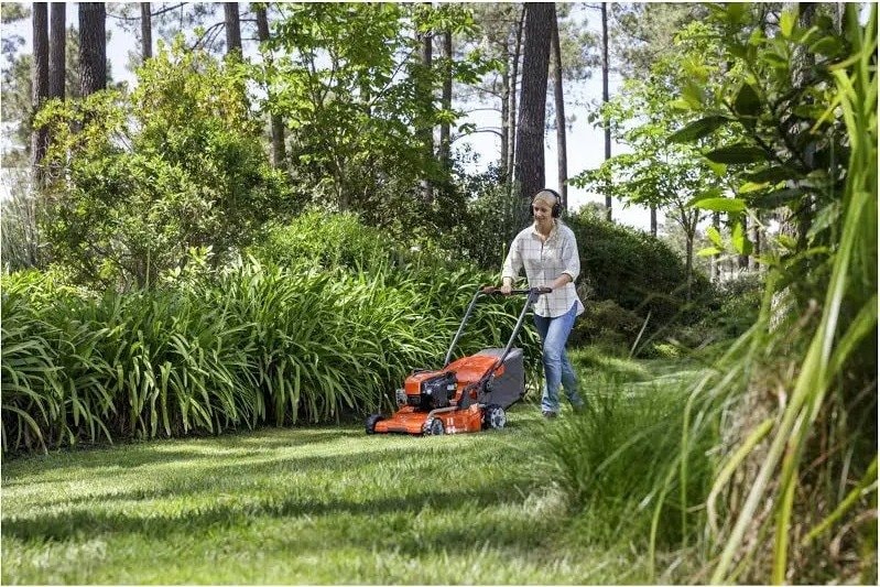 Husqvarna LC347V Petrol Lawnmower with 47cm Cutting Width