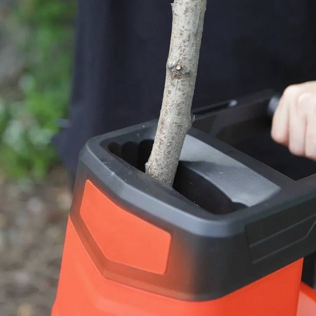 Electric wood chipper and shredder with 1.8-inch cutting capacity
